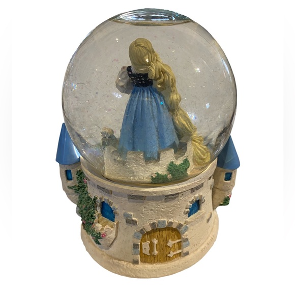 MUSICAL WATER GLOBE RAPUNZEL / ASHTON DRAKE DIANNA EFFNER "Rapunzel”/Snow Globe - Picture 4 of 5